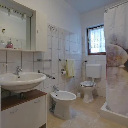 Sara, Village Stinjan *