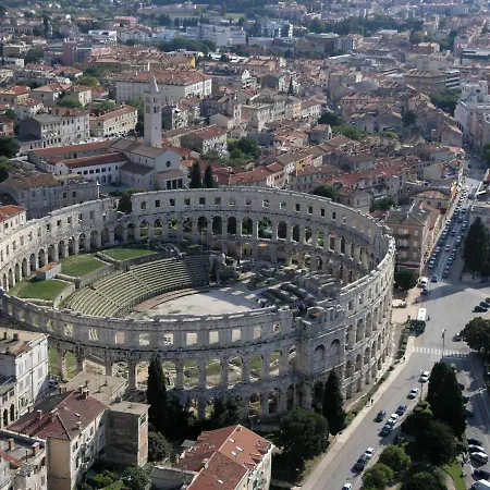 公寓 Sara, Village Stinjan 普拉