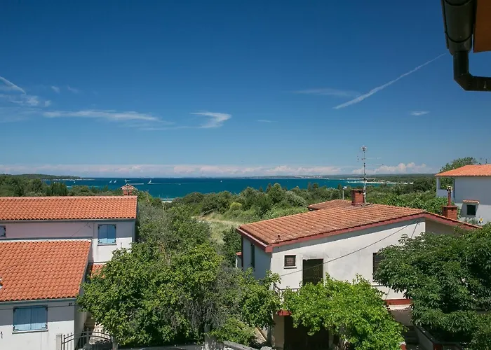 Sara, Village Stinjan Апартаменти