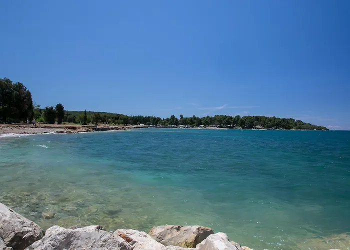 Sara, Village Stinjan Апартаменти