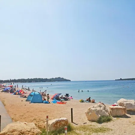 Sara, Village štinjan Lägenhet *