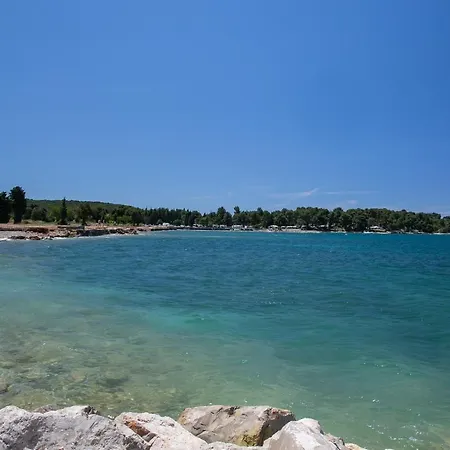 Sara, Village Stinjan Apartament