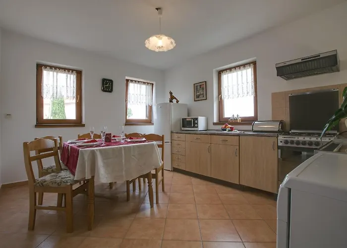 Sara, Village Stinjan Pula