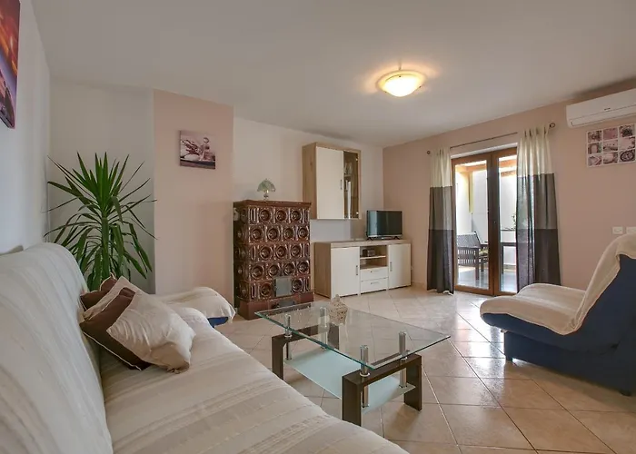 Apartment Sara, Village Stinjan *