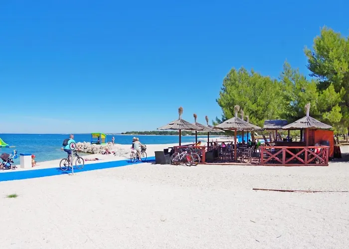 Sara, Village Stinjan Apartment