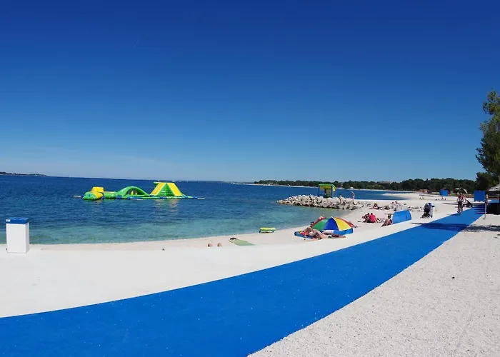 Sara, Village Stinjan Apartment