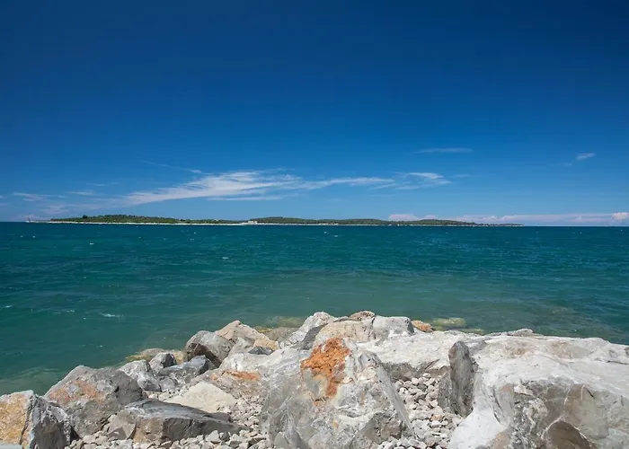 Sara, Village Stinjan