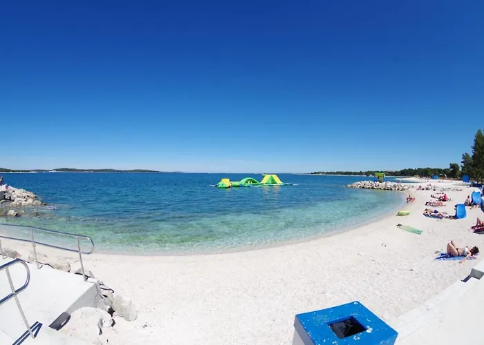 Sara, Village Stinjan Apartment Pula